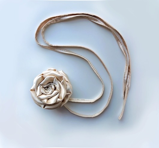 gumki do włosów Jedwabny choker z  różą, szampański