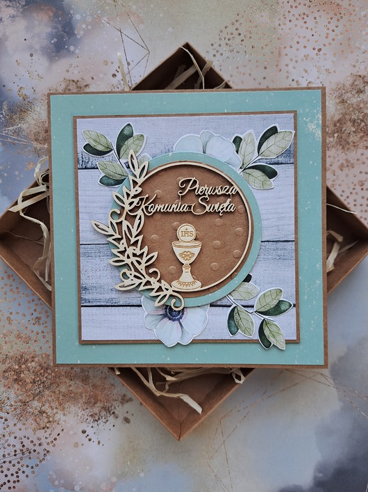 kartki scrapbooking Kartka na Komunię dla chłopca (w pudełku)