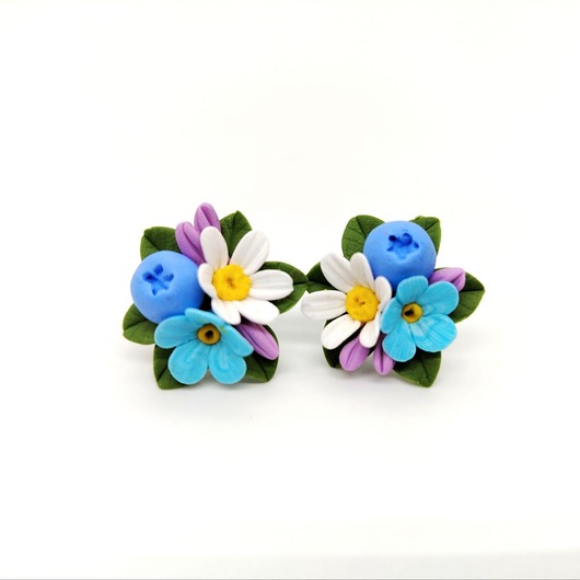 kolczyki z masy plastycznej Kolczyki sztyfty kwiaty handmade stokrotka niezapominajka jagoda