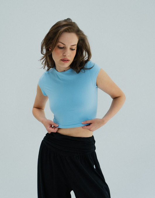 topy damskie Koszulka sportowa do jogi MUST-HAVE - maya blue