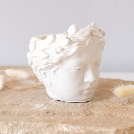 Świeca Madame w betonowym pojemniku