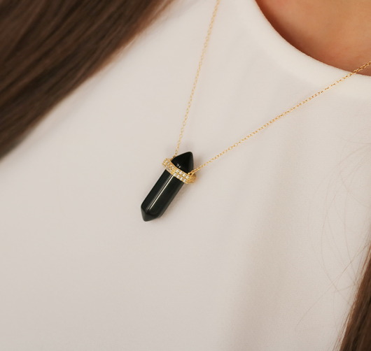 złote naszyjniki Naszyjnik z kamieniem onyksem i cyrkoniami- srebro 925 pozłacany