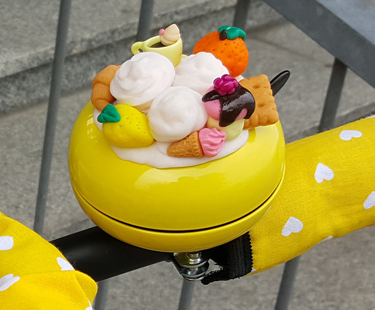 ŻÓŁTY dzwonek SłOdKi DeSeR pan pompka