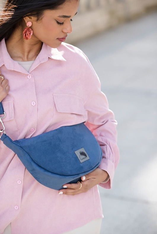 saszetka nerka Mini ROGALIK z nubuku ekologicznego w kolorze ciemno niebieskim