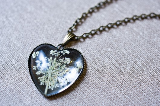 Naszyjnik z żywicy w kształcie serca So Jewelry