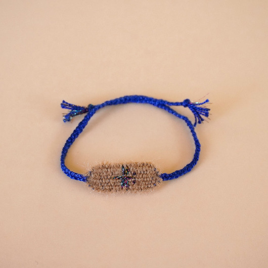 bransoletki - inne Bransoletka wiązana z nici z ręcznym haftem - ważka