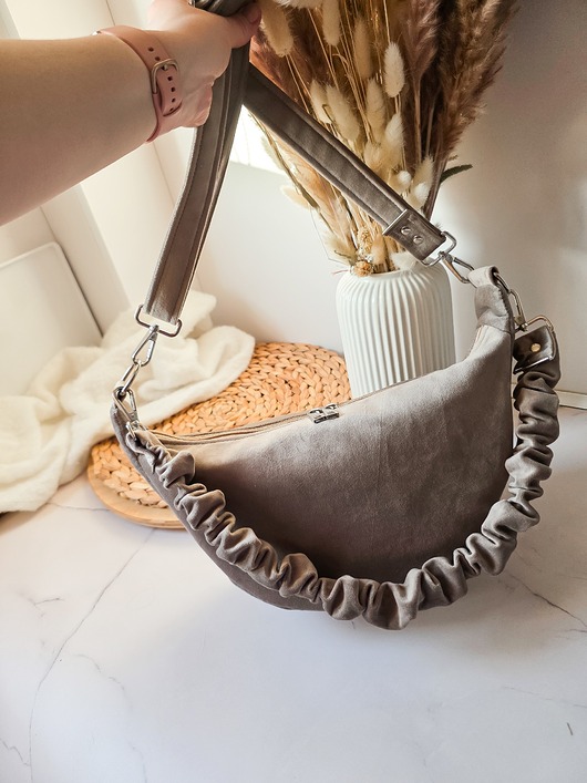 torby na ramię Torebka Półokrągła Luna z marszczonym paskiem