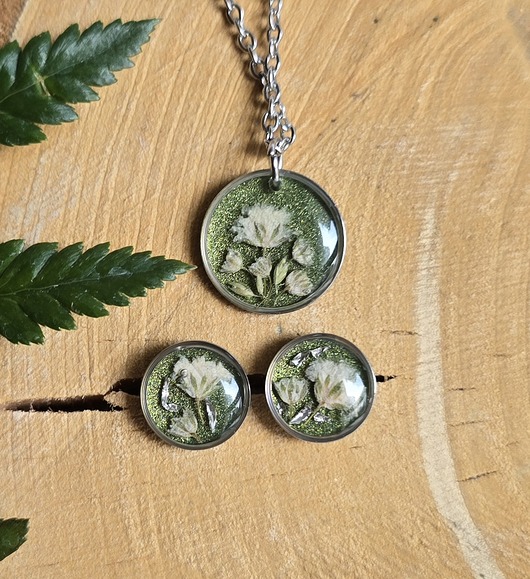 komplet biżuterii Komplet zawieszka i kolczyki srebrny prawdziwy liść gipsówka żywicy