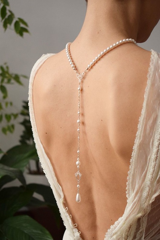 Perłowy naszyjnik na plecy Lacey (White) Marisella