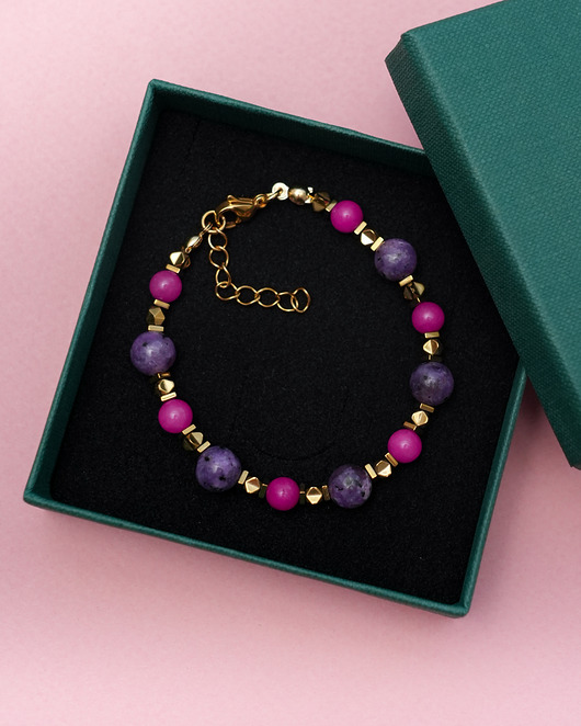 bransoletki z kamieni naturalnych Różowo-fioletowa bransoletka z jadeitu