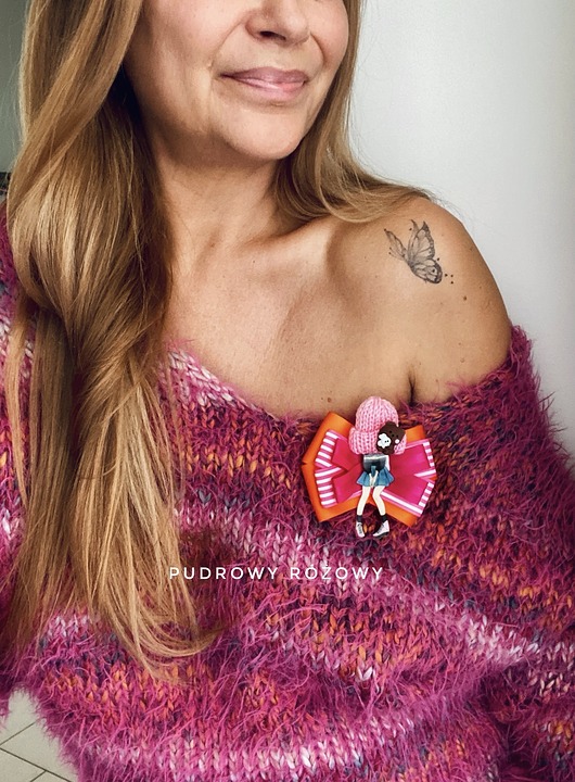 broszki Unikatowa Broszka z Lalką NOWOŚĆ