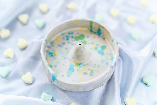 Podstawka pod kadzidełka CONFETTI rękoczyny