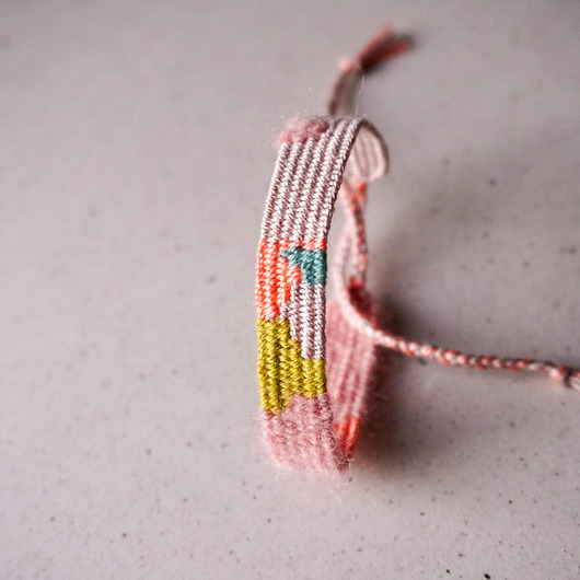 bransoletki na sznurku Kolorowa bransoletka tkana z muliny i włóczki na sznurku