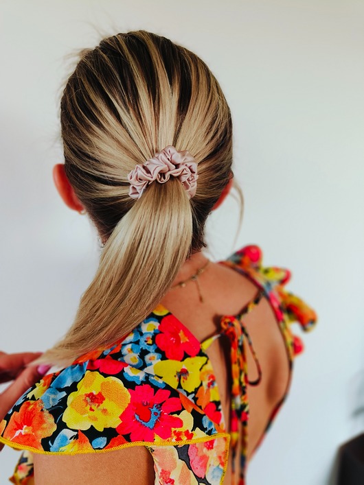 gumki do włosów Gumka jedwabna, scrunchie, frotka pearl blonde MIDI