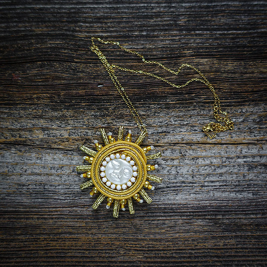 wisiory Złote słońce- wisiorek soutache
