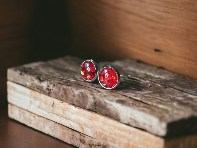 kolczyki szklane Kolczyki wkrętki szklane glitter red