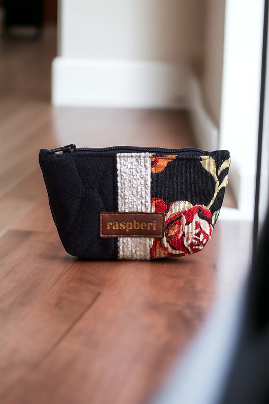 kosmetyczki Mini czarna kosmetyczka w kwiaty patchwork