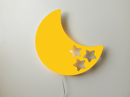 lampy do pokoju dziecka Drewniana lampka nocna Księżyc BOB żółta