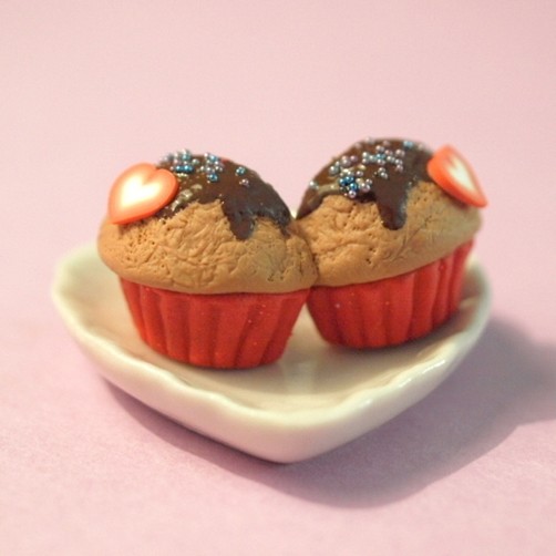 muffinki z polewą czekoladową i serduszkiem ciasteczkatynki