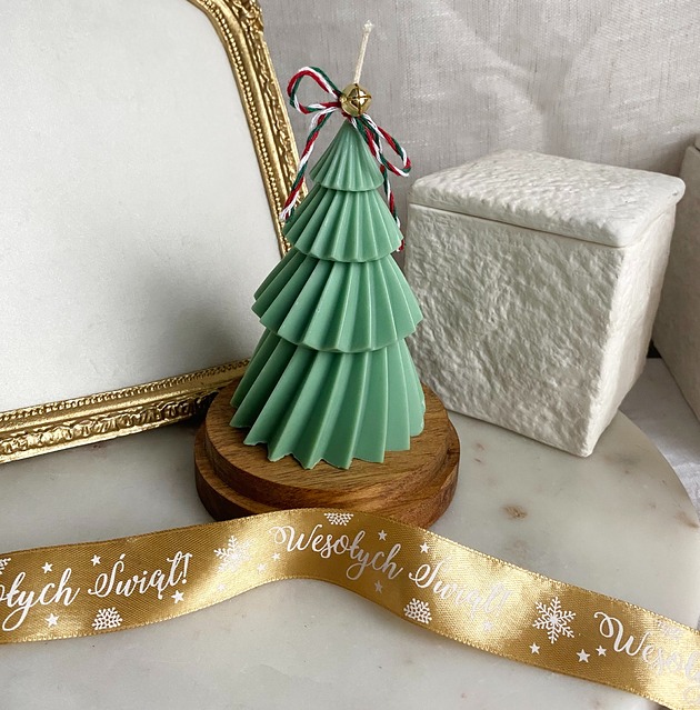 świeczniki i świece Świeca ekologiczna sojowa dekoracyjna "Christmas Tree " 113x70mm
