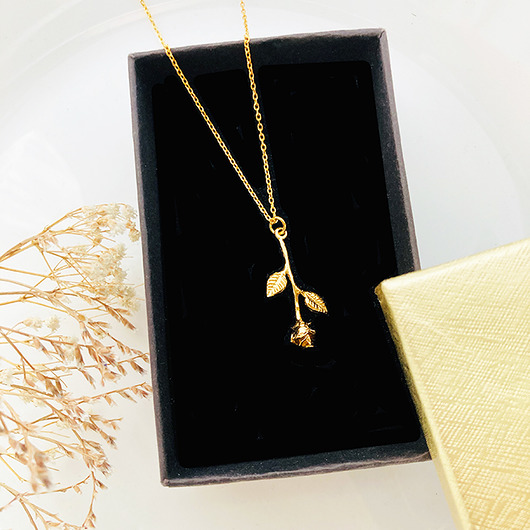 złote naszyjniki Naszyjnik z różą, złota róża Na Dzień Matki