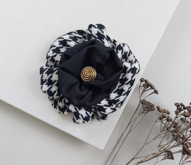 broszki Broszka dtaperia z pepitką