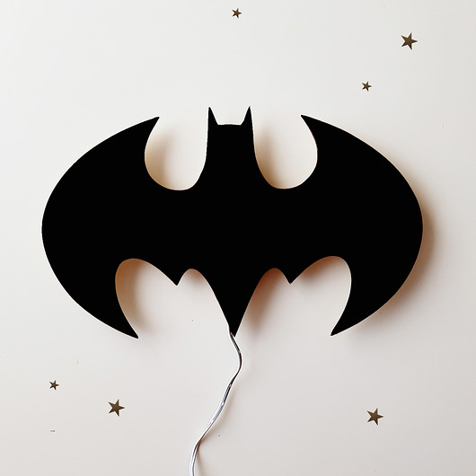 lampy do pokoju dziecka Drewniana lampka nocna Batman czarny