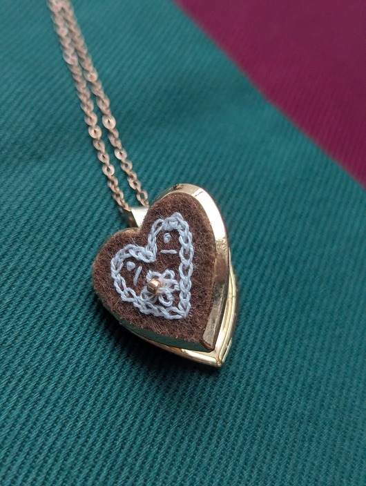 wisiory Otwierany naszyjnik - świąteczny pierniczek