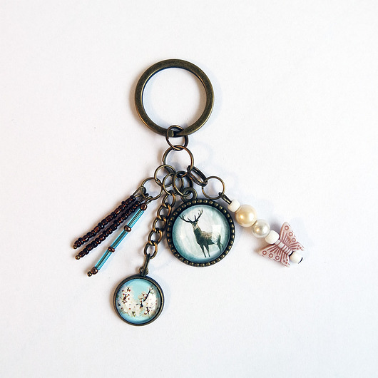 breloki Breloczek - Jeleń 3, kwitnące kwiaty