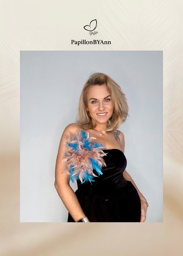 broszki Broszka z piór indyka pudrowy róż z niebieskim