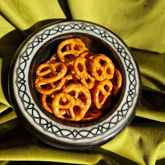 talerze, miski Czarna gotycka miska