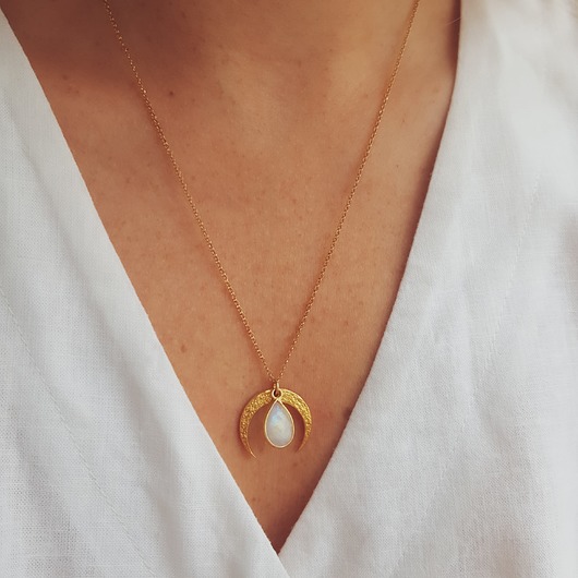 złote naszyjniki Naszyjnik księżyc z kamieniem księżycowym