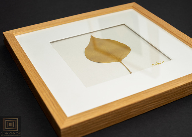 Ozdoby na ścianę Złoty Liść Bzu. Naturalny Dekor Ścienny. Drewniana Ramka Dąb 20x20cm