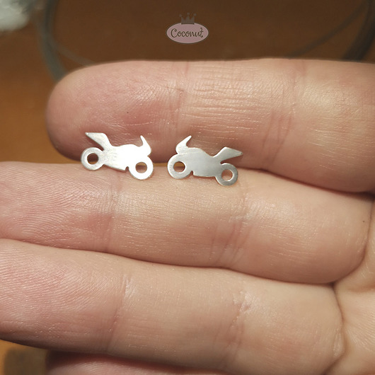 kolczyki srebrne Kolczyki ścigacze MOTOCYKLE - srebro 925 sztyfty