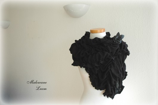 Black scarf malowane lnem