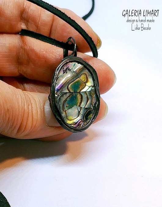 Muszla paua w uroczym wisiorku handmade Galeria Limart