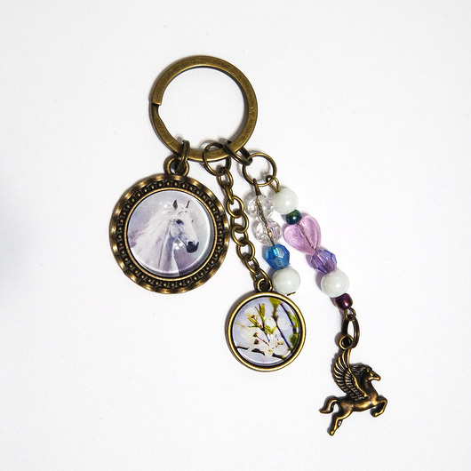 breloki Breloczek - Biały koń, kwiaty, pegaz