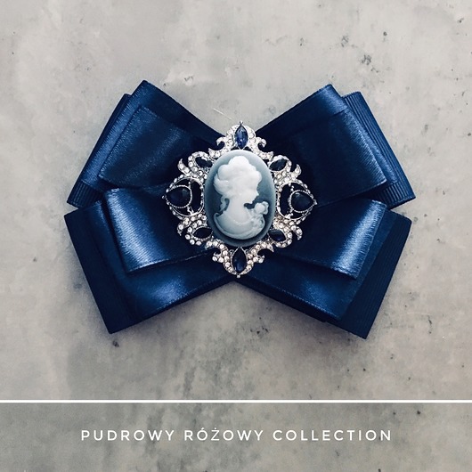 Brosza  granatowa z Kameą New Pudrowy Różowy