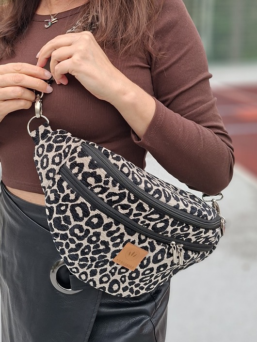 saszetka nerka Żakardowa nerka XL w panterkę Beżowa