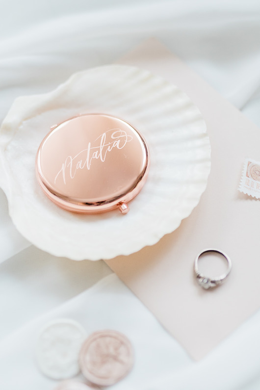 lustra stojące i wiszące lusterko RoseGold ręcznie kaligrafowane grawer