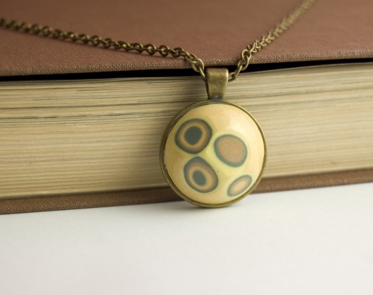 Wisiorek z oryginalnym ceramicznym oczkiem. imkadesign