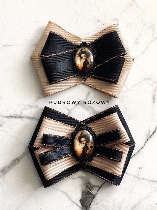 broszki Brosza z niesamowitą grafiką   zamkniętą pod kaboszonem NEW