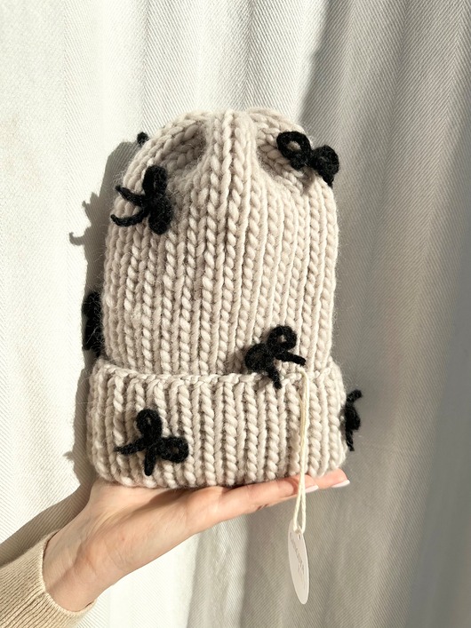 czapki damskie Wełniana czapka w małe kokardki 100% wełna handmade ręcznie robiona