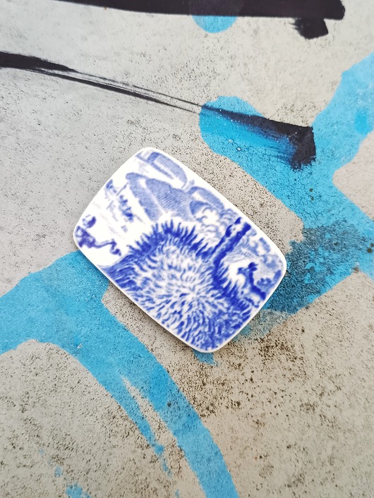 broszki Broszka z postacią i kozą