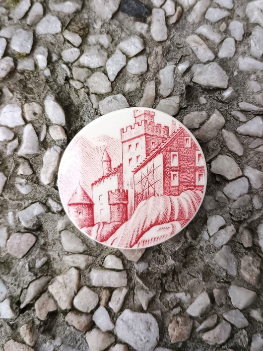 broszki Broszka z zamkiem