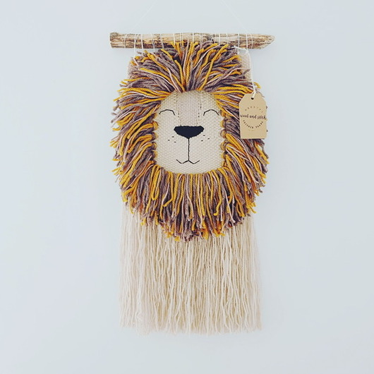 Makatka Makrama Lew wool and stick