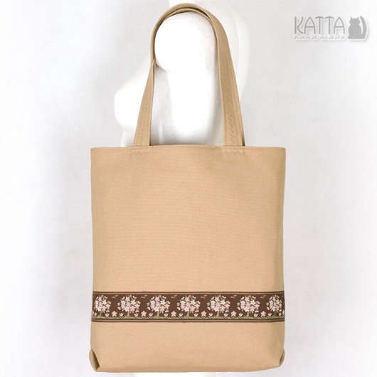 Lato w sadzie Katta