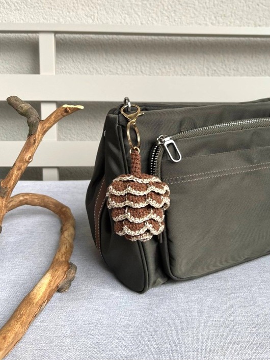 breloki Szydełkowy brelok zawieszka Szyszka sosnowa