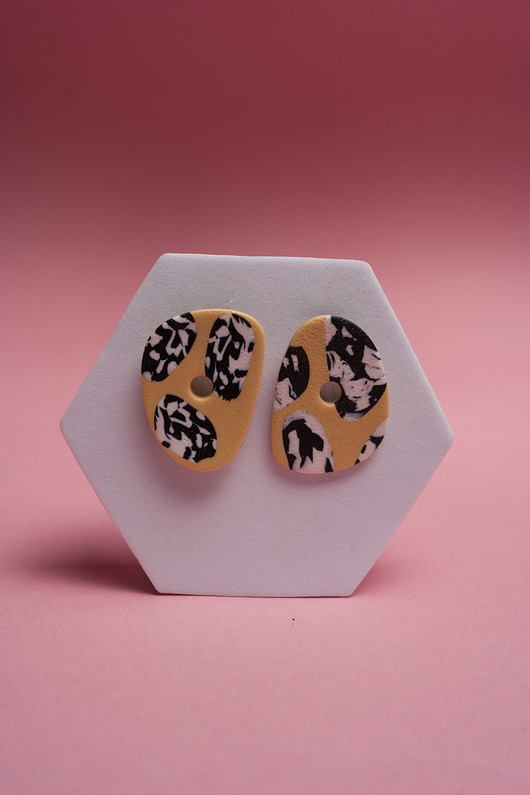 kolczyki z masy plastycznej Wiszące sztyfty w organicznym kształcie