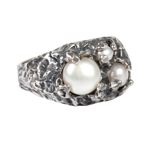 pierścionki srebrne Srebrny, oksydowany pierścionek sygnet z perłami Organica